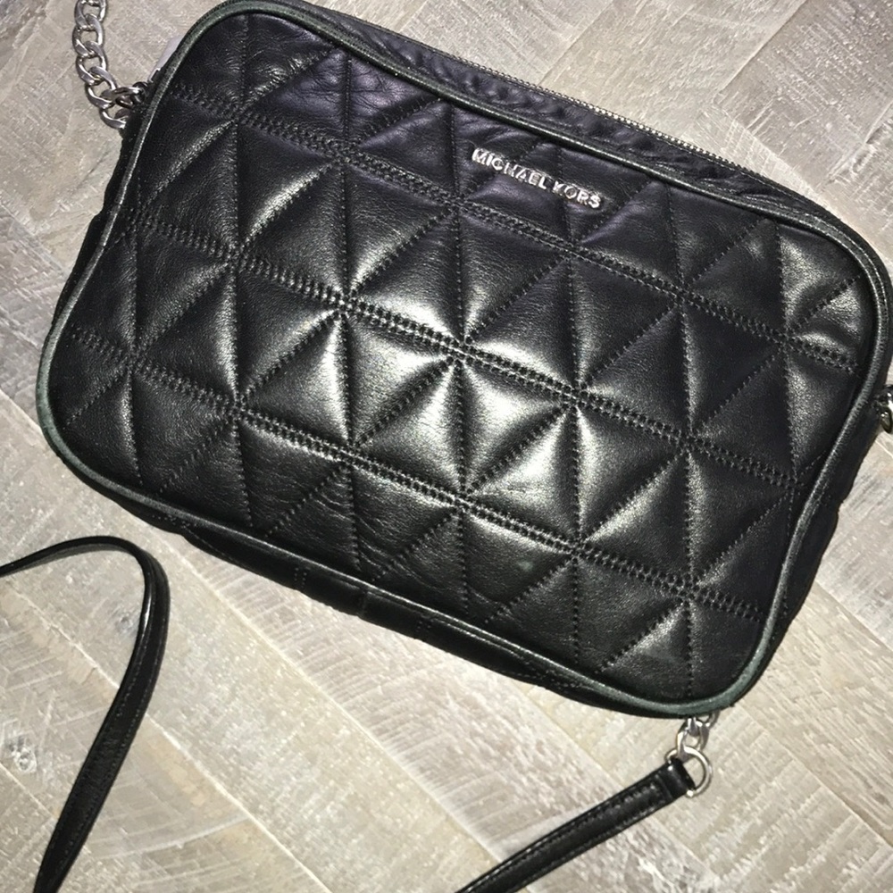 Chic “Michael Kors” Side Bag!!